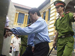 Vụ massage kích dục Tân Hoàng Phát: Nhiều bất thường