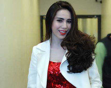 Thủy Tiên da trắng như tuyết, môi đỏ như trái táo