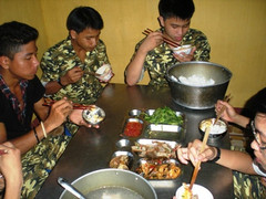 Tăng tiền ăn cho các chiến sĩ Quân đội Việt Nam