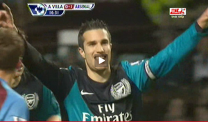 Van Persie san bằng kỷ lục của huyền thoại Henry