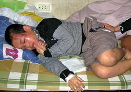 Chen lấn xem ông già Noel, 8 học sinh nhập viện