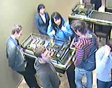 Ảnh: Tỷ phú Facebook thăm showroom Vertu ở Hà Nội