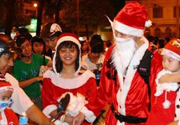 Dở khóc dở cười việc nhờ 'ông già Noel' tỏ tình