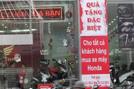 Ồ ạt khuyến mại mua xe máy dịp cuối năm
