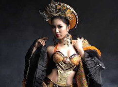 Thúy Ngân với tấm thân ngọc ngà sau trang phục kỳ bí