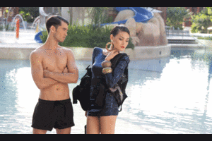 Kiều nữ Top Model tình tứ bên trai lạ ngoại quốc