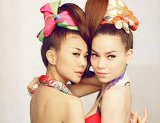 Hà Hồ, Thanh Hằng đồng loạt lưng trần