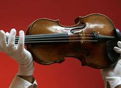 Tìm thấy đàn violin 3,5 tỉ nữ sinh để quên trên xe buýt