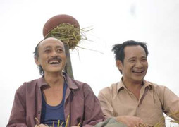 Quang Tèo, Giang Còi ngồi trên đống rơm cười phớ lớ