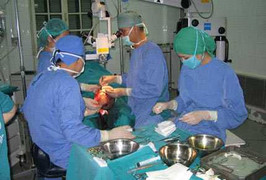 Bị lột phăng da đầu trong lúc làm việc