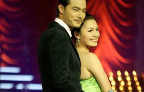 Ngọc Anh – Ngọc Ngoan tình tứ trên sân khấu thủ đô