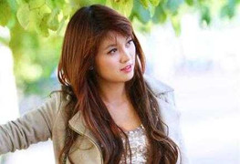 Nữ sinh xinh đẹp mê … hát xẩm