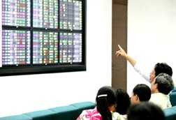 Gần 80% công ty chứng khoán thua lỗ trong năm 2011