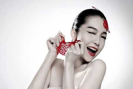 Linh Nga khóc nhiều khi gặp sự cố lộ hàng