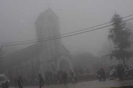 Chùm ảnh: Sapa đón năm mới trong sương mù và giá rét