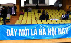 Ngã ngửa vì Thủy Tiên khoe da thịt