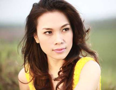 Mỹ Tâm nắm tay Hà Okio đón tết Hà Nội