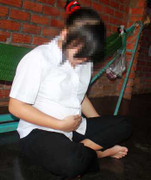 Bị cưỡng hiếp và đe dọa giết, bé 12 tuổi dính bầu