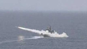 Video: Iran thử nghiệm tên lửa tầm trung trên vùng Vịnh