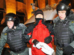 Nga thả 60 người biểu tình trước thềm năm mới