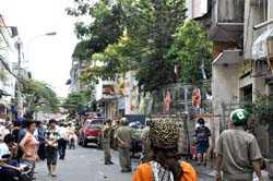 TP.HCM: Cháy kho hàng lớn, chủ hàng vật vã khóc ngất