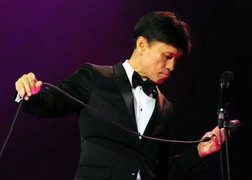 Tuấn Ngọc khóc khi nhắc đến mẹ