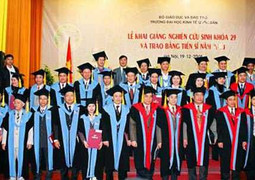 Thiếu giảng viên do đột tử, chuyển trường