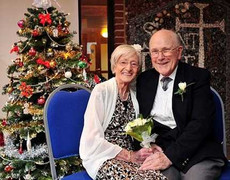 'Nàng' 93 tuổi cầu hôn 'chàng' 84 sau ba thập kỉ hẹn hò