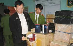 Phát hiện 8.000 bao thuốc lá lậu trên tàu SE7