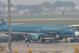 Khói bay mịt mù trong máy bay Vietnam Airlines