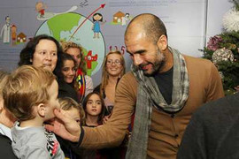 Tinh thần nhân đạo cao cả của Messi cùng đồng đội