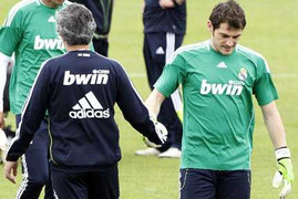 Casillas phản lời răn đe của Jose Mourinho