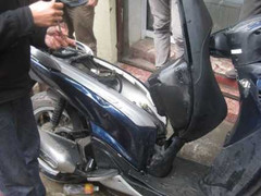 Honda SH bốc cháy, chủ xe vứt xe chạy thoát thân