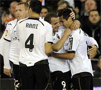 Valencia 1-0 Sevilla: Thắng nhưng chưa an toàn