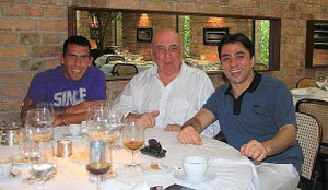 News 6/1: Tevez thân mật với phó chủ tịch Milan