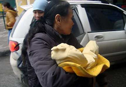 Chùm ảnh co ro người già, trẻ em nhập viện