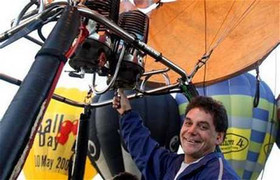 Video: Khinh khí cầu bùng cháy giữa trời, 11 người chết