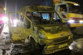 Ô tô bốc cháy trên đường, 3 người bị bỏng nặng