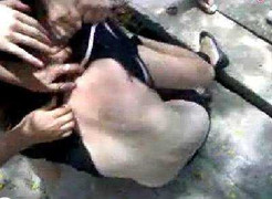 Biết không thoát, 2 'yêu râu xanh' rủ nhau ra đầu thú