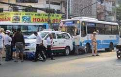 TP.HCM: Tai nạn liên hoàn, 4 xe hư hỏng