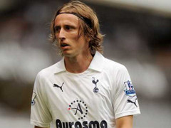 News 8/1: MU dỗ dành Rooney bằng Modric