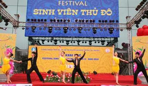 Nữ sinh khoe vũ đạo quyến rũ trong Festival SV Thủ đô