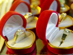 Vàng mất 250.000 đồng/lượng trong phiên đầu tuần