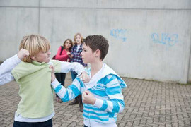 Khi các con chành chọe nhau