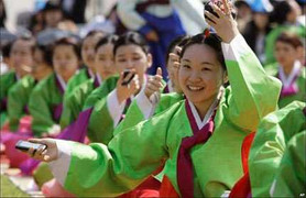 Học ở trường toàn nữ sinh: Con bạn dễ thành công?