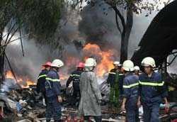 TP.HCM: Kho phế liệu 4.000m2 thành biển lửa