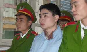 Lê Văn Luyện xuất hiện trong sự giận dữ của người dân