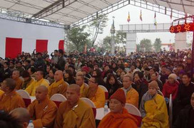 Thủy thủ Hùng bị 'bủa vây' trong Đại lễ cầu siêu