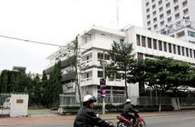 Bắt 'siêu trộm' tàng trữ vũ khí nóng chôm đồ công sở