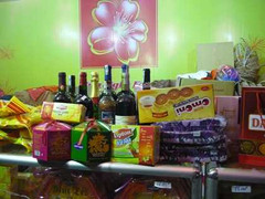 Bánh kẹo, đồ khô nhảy giá từng ngày